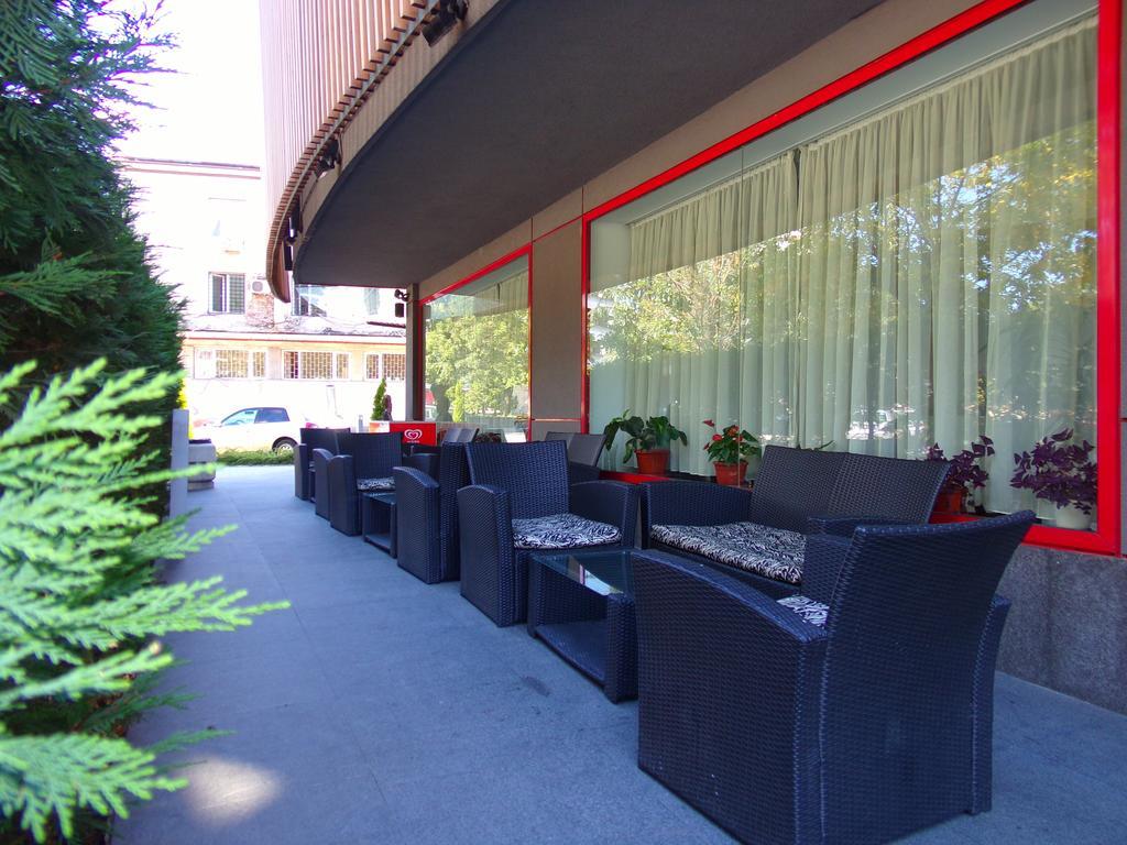 Universal Hotel Dupnitsa Luaran gambar